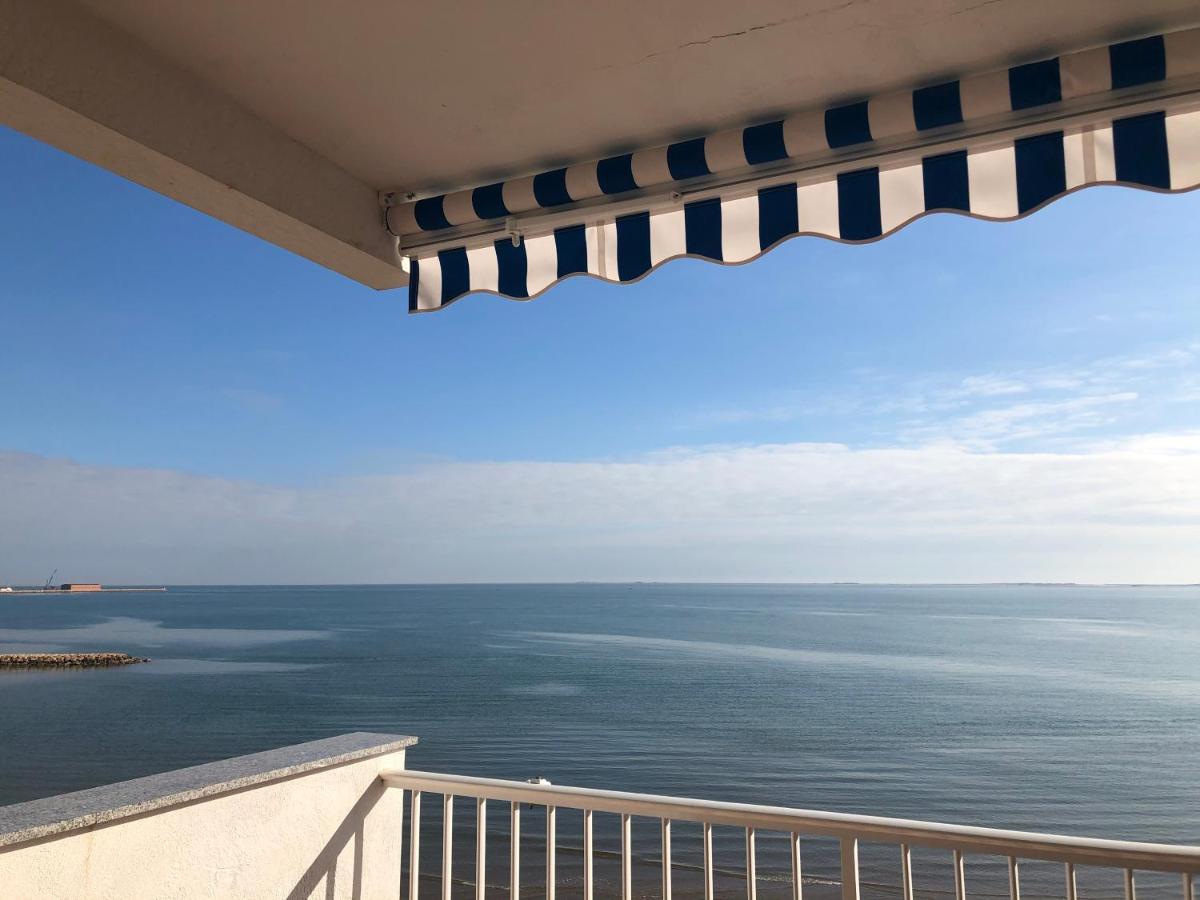 Apartamento En Primera Linea De Mar Sant Carlos de la Ràpita Dış mekan fotoğraf