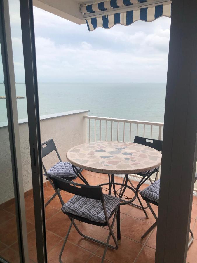 Apartamento En Primera Linea De Mar Sant Carlos de la Ràpita Dış mekan fotoğraf
